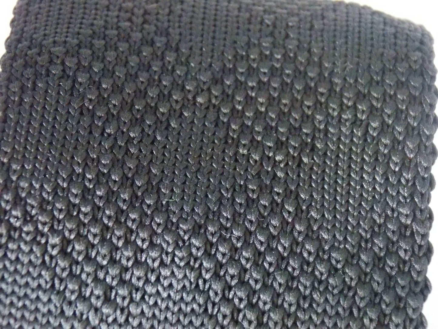 CORBATA TEJIDA COLORES BRILLANTES Y DISEÑOS ELEGANTES (POLIESTER)