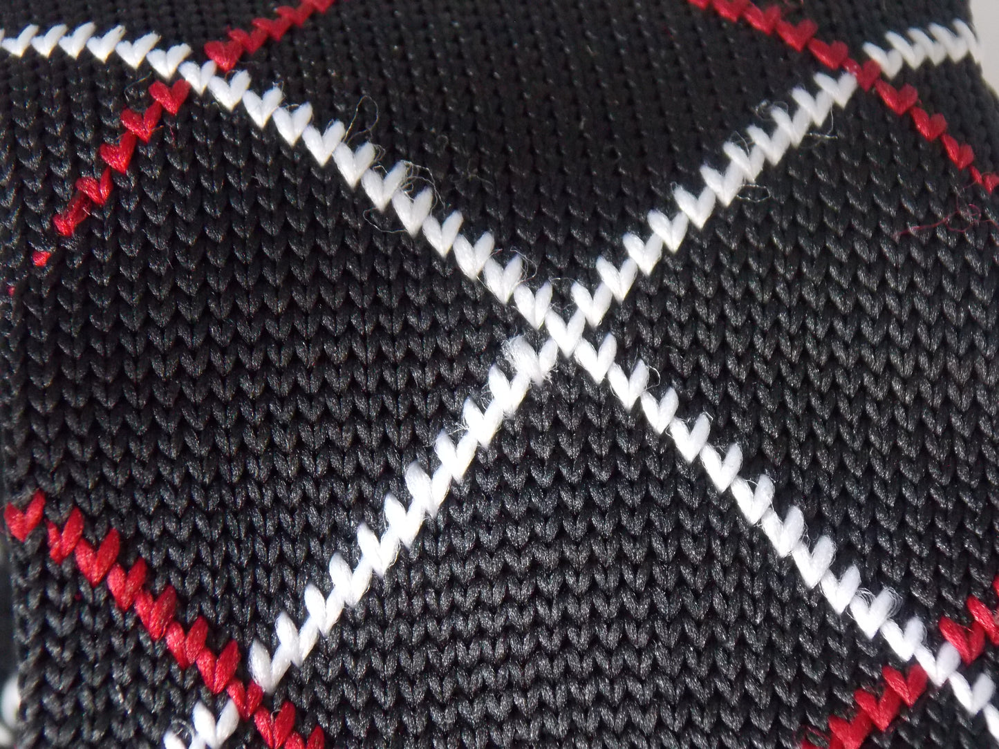 CORBATA TEJIDA COLORES BRILLANTES Y DISEÑOS ELEGANTES (POLIESTER)