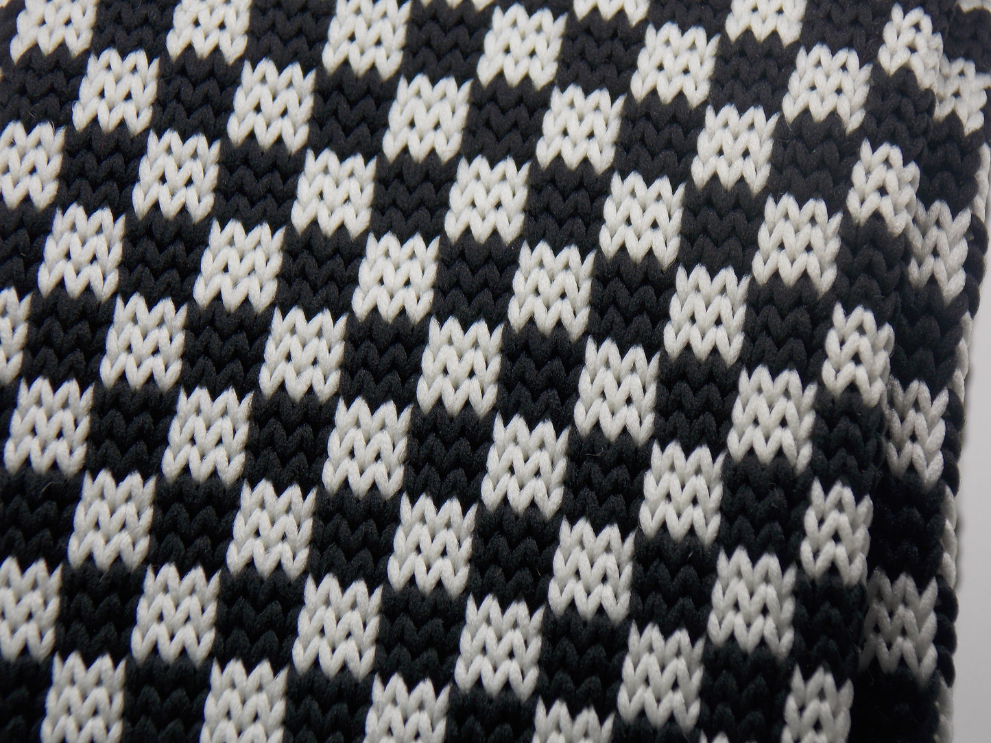 CORBATA TEJIDA COLORES BRILLANTES Y DISEÑOS ELEGANTES (POLIESTER)